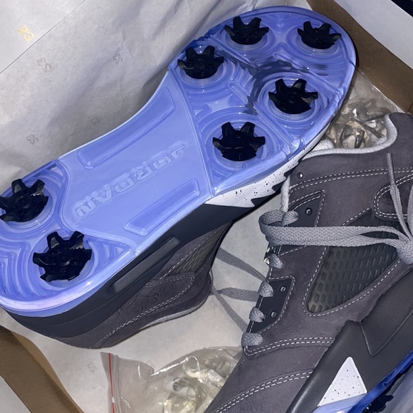 Jordan V Low Golf - Picture 5 of 5